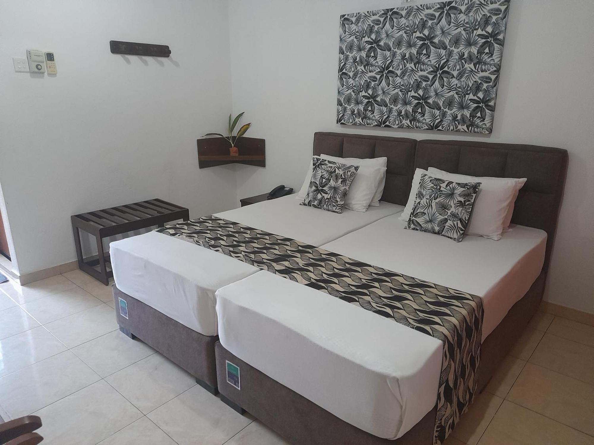 Larn'S Villa Hotel & Apartment Wadduwa Eksteriør billede